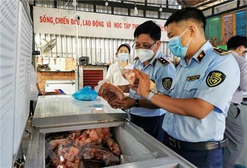 Cần Thơ: Phát hiện hơn 700kg thịt lợn, sụn gà không rõ nguồn gốc