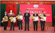 Trên 1.470 đảng viên được trao tặng, truy tặng Huy hiệu Đảng dịp 19-5