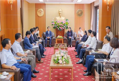 Đồng chí Bí thư Tỉnh ủy làm việc với Tổng Giám đốc Tổ hợp Samsung Việt Nam