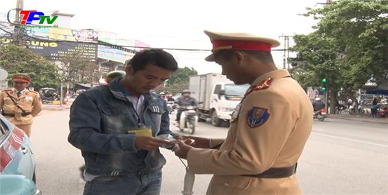 Công an TPTN ra quân thực hiện đợt cao điểm đảm bảo ATGT và TTCC trước, trong và sau Tết Nguyên đán năm 2017.