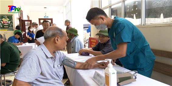 Gần 200 người dân của phường Phú Xá và Phúc Trìu được khám bệnh, phát thuốc miễn phí