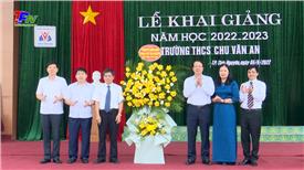 Lãnh đạo thành phố Thái Nguyên chúc mừng và dự lễ khai giảng năm học 2022 - 2023.
