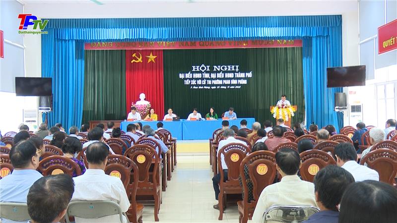 Đồng chí Phó bí thư Thường trực Tỉnh ủy tiếp xúc cử tri phường Phan Đình Phùng.
