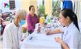 Khám bệnh, cấp thuốc miễn phí cho 240 đối tượng chính sách, hộ nghèo