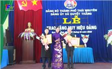 Đồng chí Bí Thư Tỉnh ủy Thái Nguyên trao tặng huy hiệu Đảng đợt mùng 3.2 tại Đảng bộ xã Quyết Thắng.