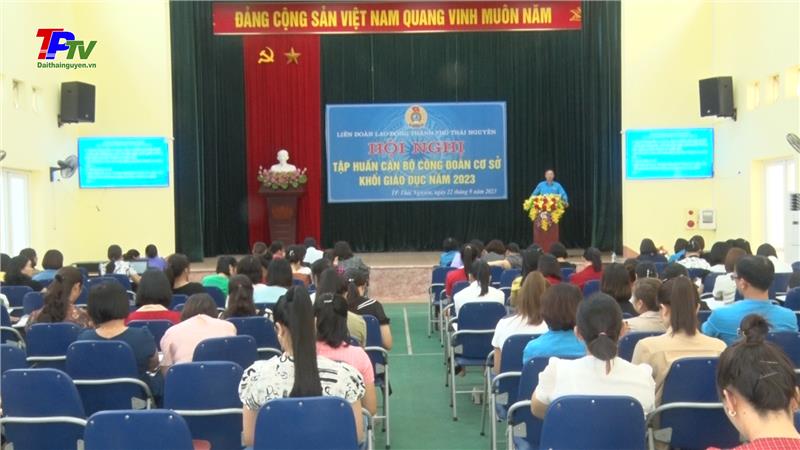 Gần 400 cán bộ công đoàn cơ sở khối giáo dục thành phố Thái Nguyên tham gia tập huấn.