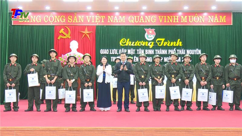 Giao lưu gặp mặt tân binh thành phố Thái Nguyên trước khi lên đường nhập ngũ năm 2023.