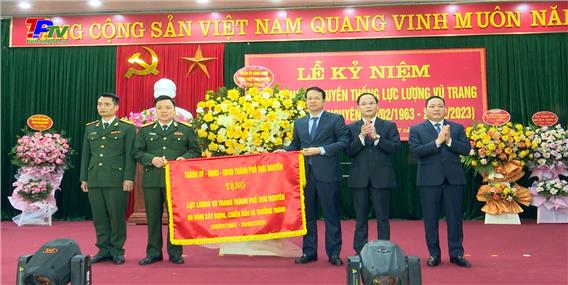 Kỷ niệm 60 năm ngày truyền thống lực lượng vũ trang thành phố Thái Nguyên.