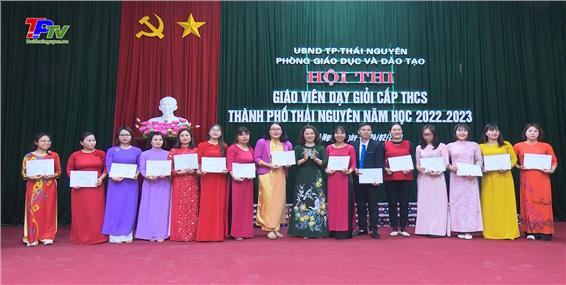 100 giáo viên đạt danh hiệu Giáo viên dạy giỏi cấp THCS thành phố Thái Nguyên năm học 2022 - 2023.