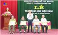 Đảng bộ phường Quang Vinh trao tặng Huy hiệu Đảng đợt mùng 2/9/2023.
