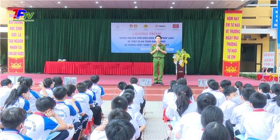 Trường THCS Nha Trang truyền thông về ATGT; PCCC, cứu hộ cứu nạn năm 2023.