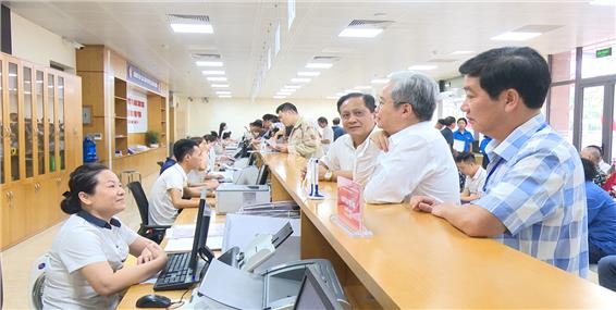 Bộ Tư Pháp nắm bắt công tác giải quyết TTHC trong lĩnh vực Tư pháp tại Trung tâm phục vụ Hành chính công phường Phan Đình Phùng.