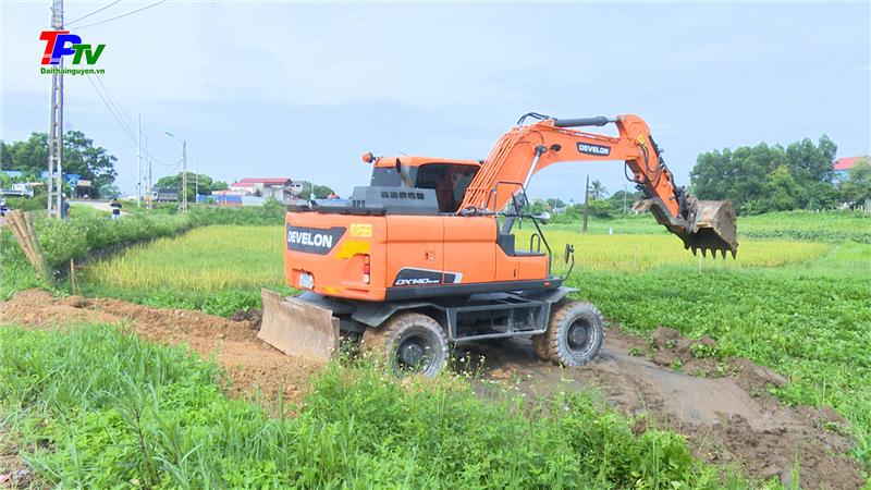 Cưỡng chế thu hồi đất thực hiện dự án Khu đô thị số 1, xã Huống Thượng.