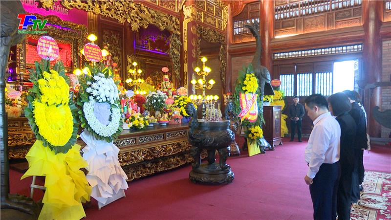 Đoàn công tác Báo Dân tộc và Phát triển: Dâng hương tưởng niệm 60 liệt sỹ TNXP Đại đội 915, Đội 91 Bắc Thái.