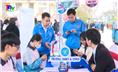 Gần 2.000 học sinh được tư vấn hướng nghiệp.