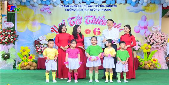 Lãnh đạo thành phố Thái Nguyên thăm, tặng quà các trường mầm non nhân dịp Quốc tế Thiếu nhi 1/6.