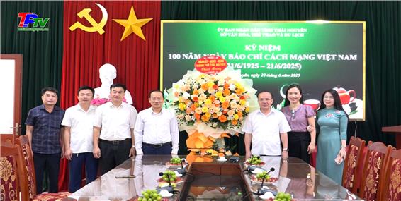 Lãnh đạo TP. Thái Nguyên chúc mừng các cơ quan thông tấn báo chí.