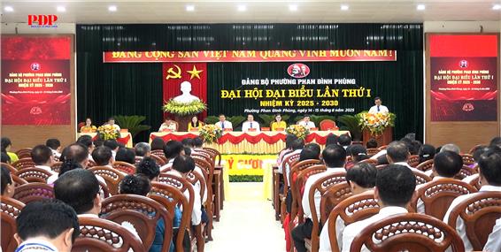 Ngày làm việc thứ nhất, Đại hội đại biểu Đảng bộ phường Phan Đình Phùng lần thứ I, nhiệm kỳ 2025 - 2030.