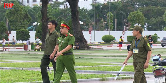 Tăng cường tuần tra xử lý vi phạm trật tự an toàn giao thông khu vực Quảng trường Võ Nguyên Giáp và đường Bến Oánh.
