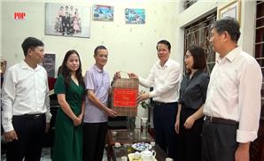 Lãnh đạo phường Phan Đình Phùng: Thăm, tặng quà các gia đình chính sách nhân kỷ niệm 78 năm Ngày Thương binh – Liệt sỹ