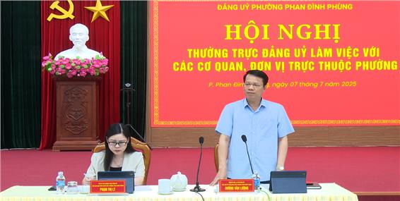Thường trực Đảng uỷ phường Phan Đình Phùng làm việc với các cơ quan, đơn vị trực thuộc.
