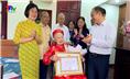 Thường trực Thành ủy Thái Nguyên: Trao tặng Huy hiệu 80 năm tuổi Đảng cho đảng viên Lương Ngọc Lâm.