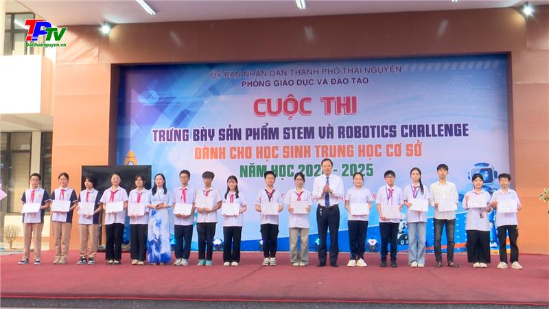 Tổng kết cuộc thi trưng bày sản phẩm STEM và Robotics Challenge 2025 - Hành trình năng lượng xanh
