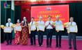 Đảng bộ phường Quang Trung trao tặng Huy hiệu Đảng đợt 19/5.