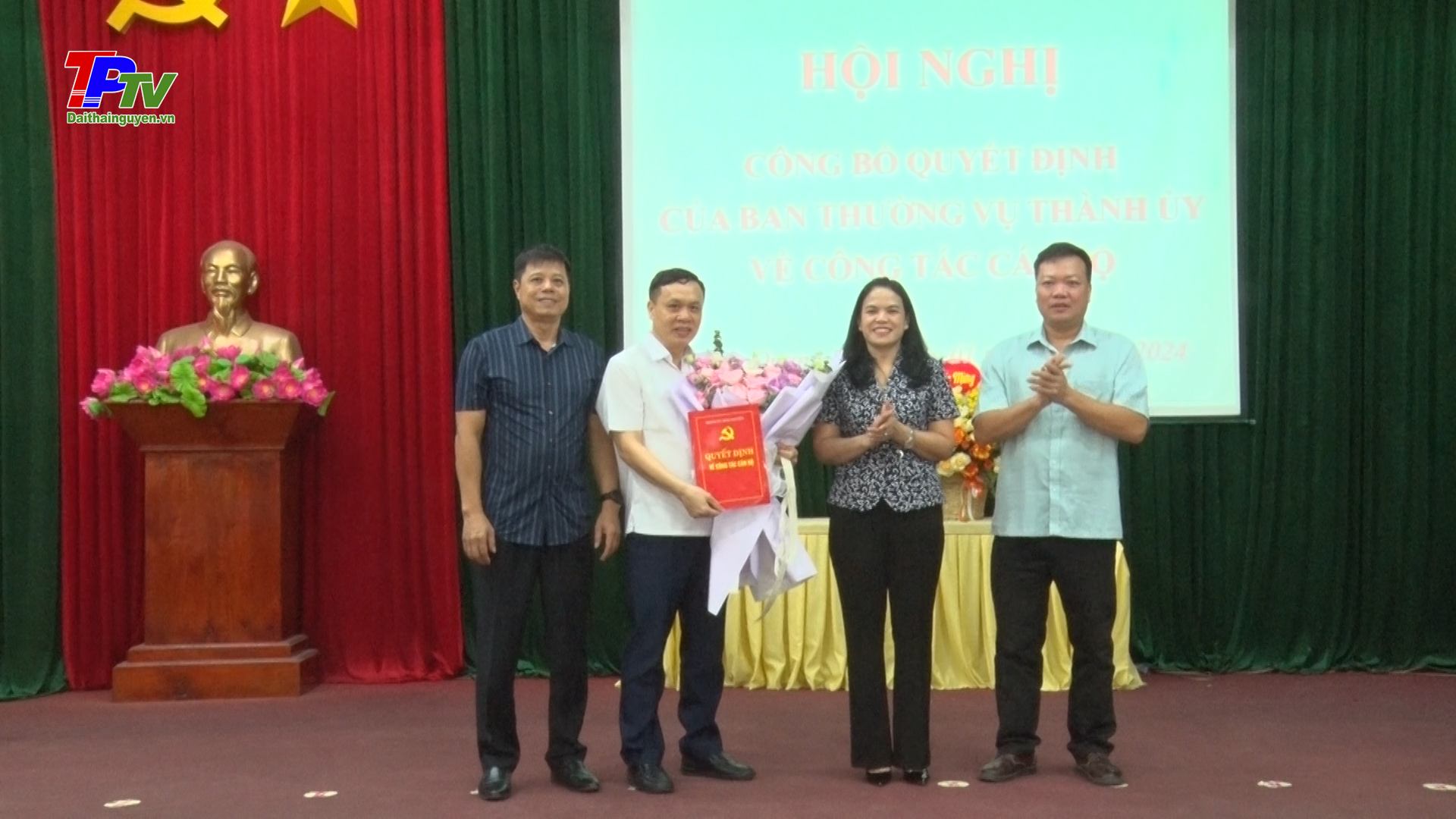 Công bố quyết định về công tác cán bộ chủ chốt tại Đảng bộ phường Quang Vinh và xã Linh Sơn.