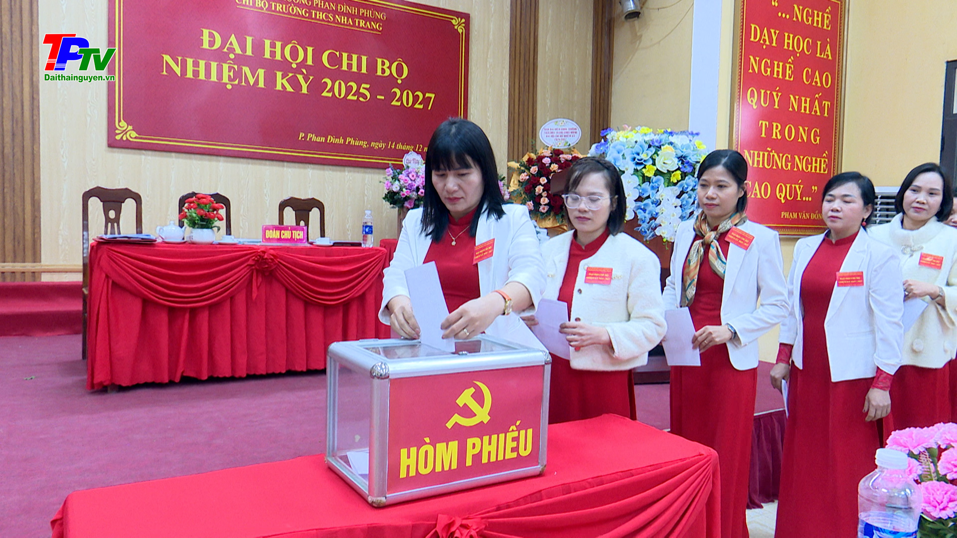 Đại hội Chi bộ Trường THCS Nha Trang nhiệm kỳ 2025 - 2027.