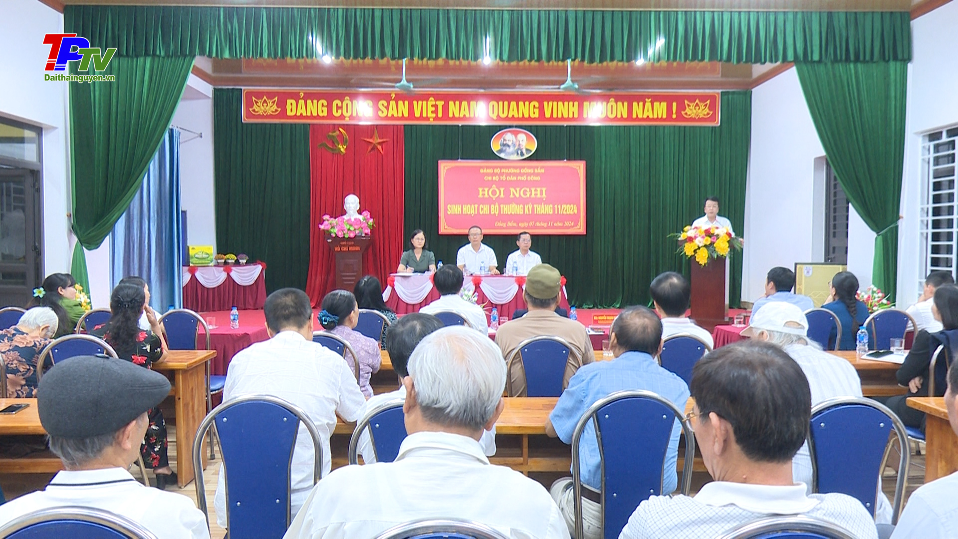 Lãnh đạo tỉnh Thái Nguyên dự sinh hoạt thường kỳ tháng 11 của Chi bộ tổ dân phố Đông, phường Đồng Bẩm.