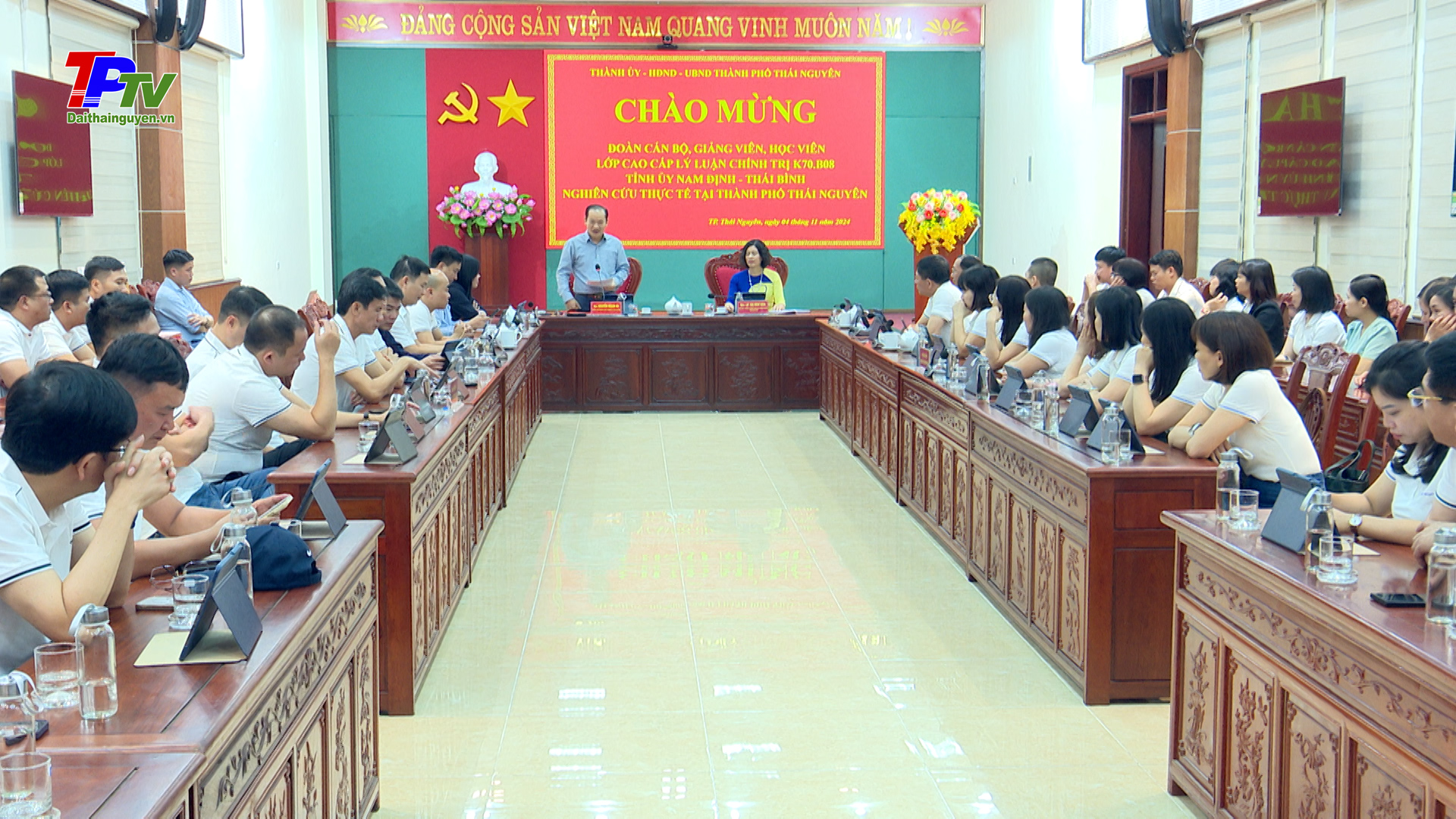 Học viên lớp Cao cấp lý luận chính trị Tỉnh ủy Nam Định - Thái Bình tìm hiểu thực tế tại Thái Nguyên.