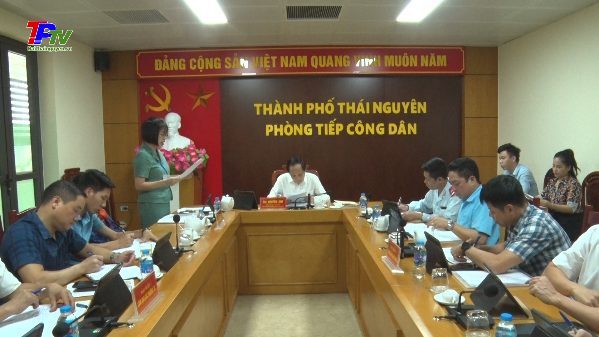 Đồng chí Chủ tịch UBND thành phố Thái Nguyên tiếp công dân Trần Thị Liên, phường Tân Lập.