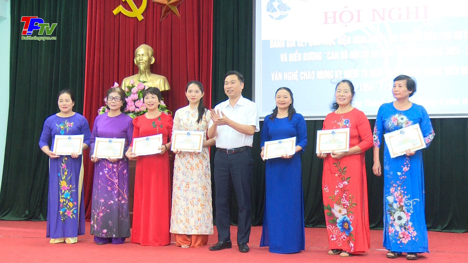Hội Phụ nữ phường Trung Thành: Biểu dương cán bộ hội tiêu biểu.
