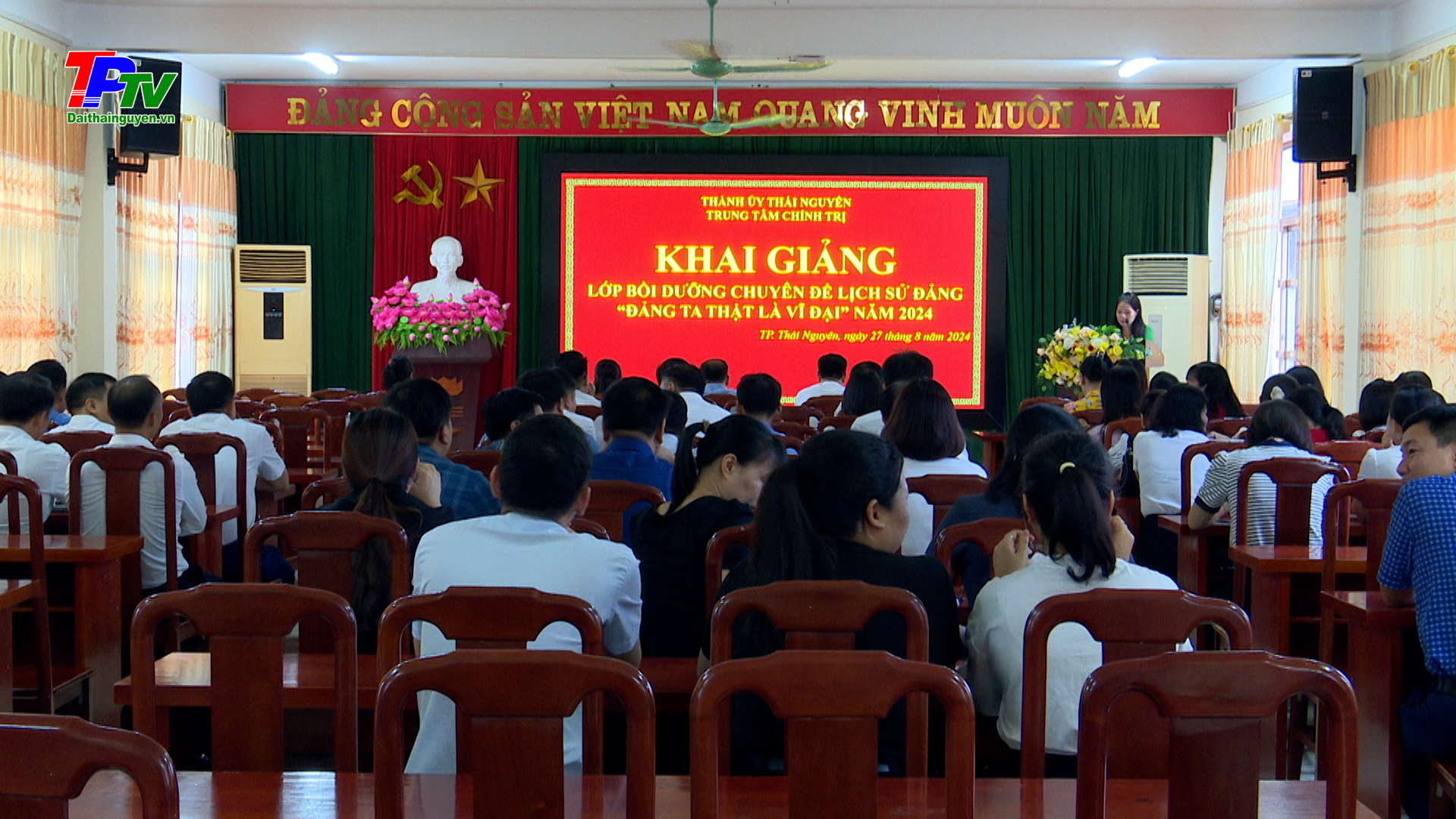 Khai giảng lớp bồi dưỡng chuyên đề lịch sử đảng