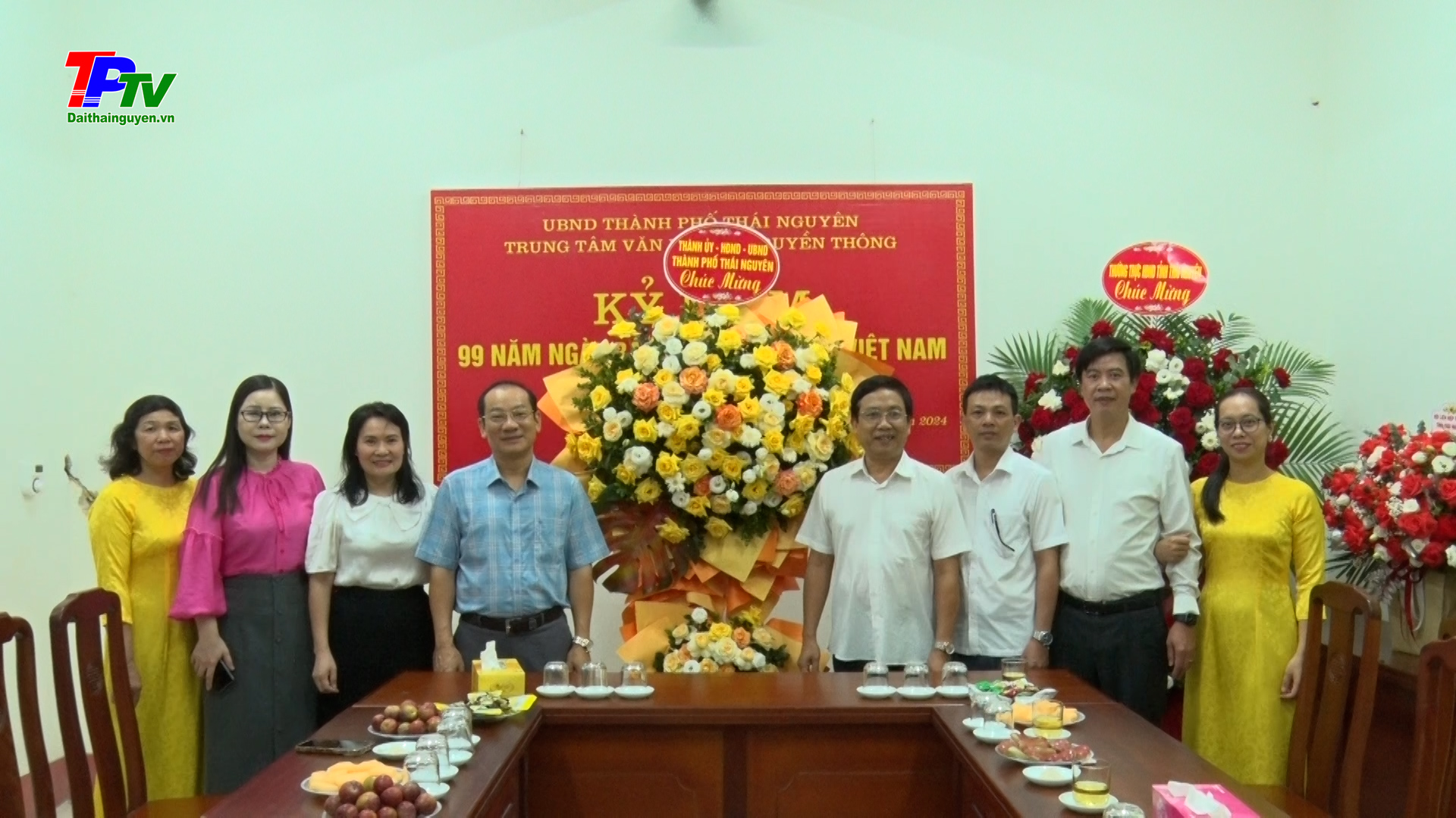Lãnh đạo TP Thái Nguyên chúc mừng các cơ quan thông tấn, báo chí trên địa bàn.