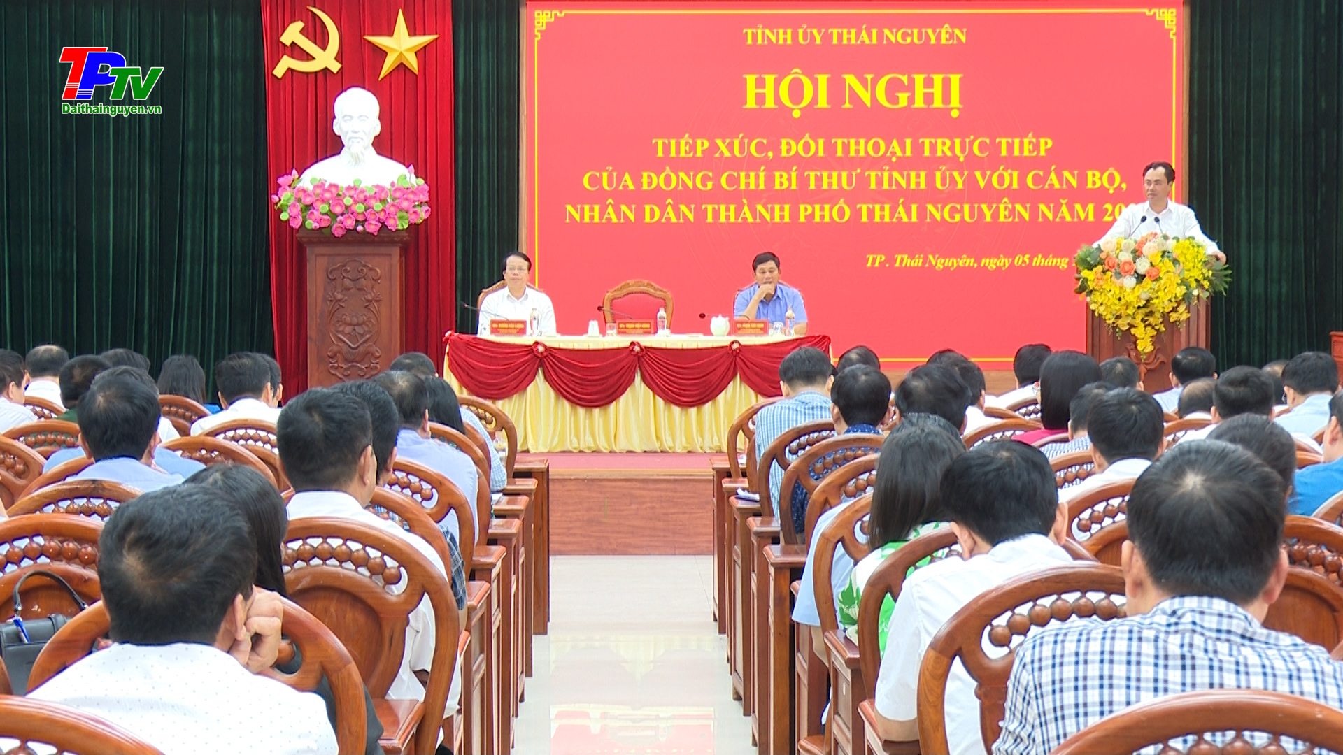 Đồng chí Bí thư Tỉnh ủy tiếp xúc, đối thoại trực tiếp với cán bộ, Nhân dân thành phố Thái Nguyên.