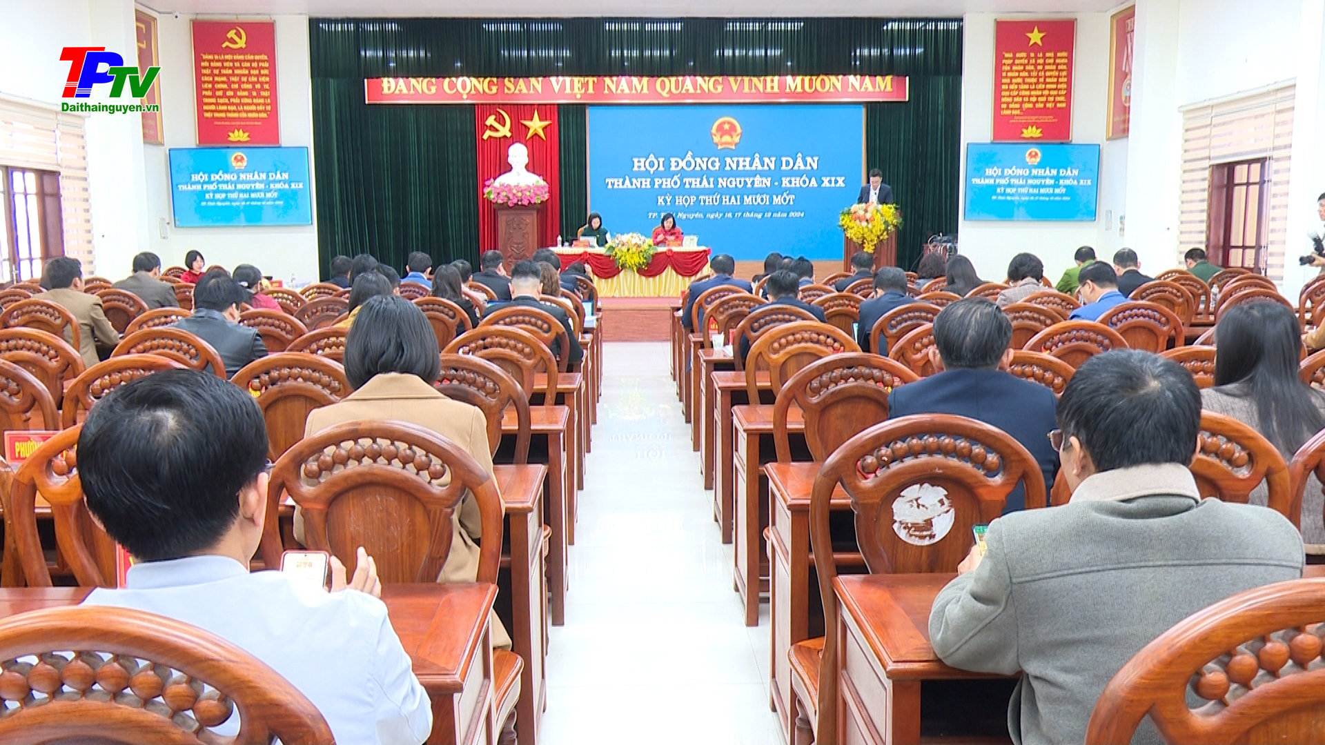 Phiên họp buổi chiều, ngày làm việc đầu tiên Kỳ họp thứ 21, HĐND TP Thái Nguyên khóa XIX.
