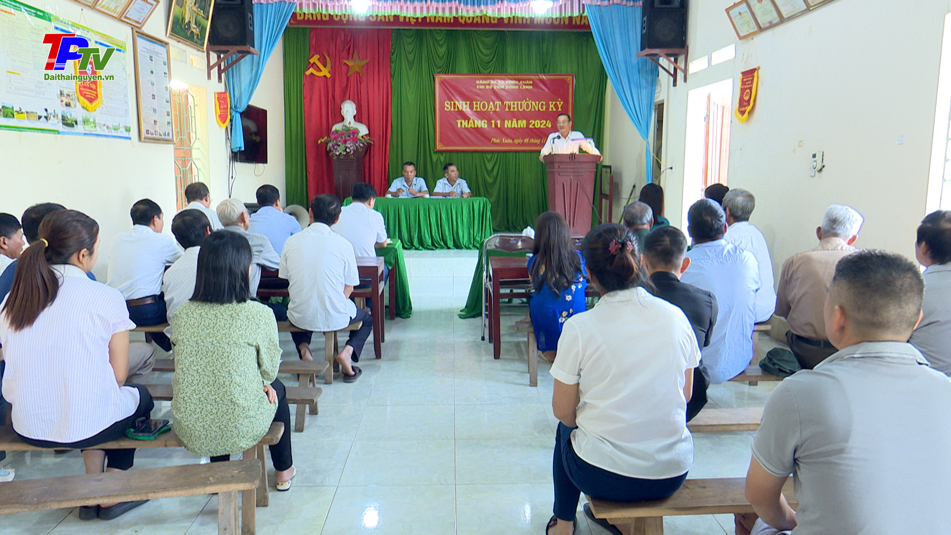 Đồng chí Phó Bí thư thường trực Thành ủy dự buổi sinh hoạt thường kỳ của Chi bộ xóm Đồng Lạnh.