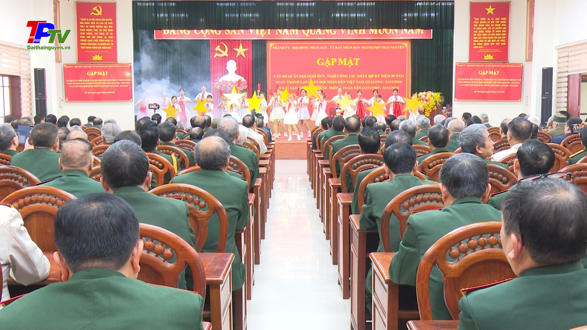 Thành phố Thái Nguyên gặp mặt cán bộ quân đội nghỉ hưu, nghỉ công tác.