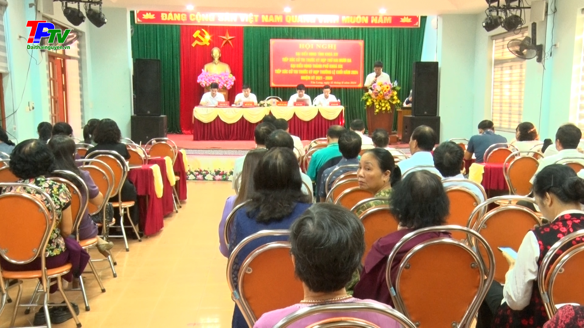 Đại biểu HĐND tỉnh và HĐND thành phố Thái Nguyên tiếp xúc cử tri phường Tân Long.