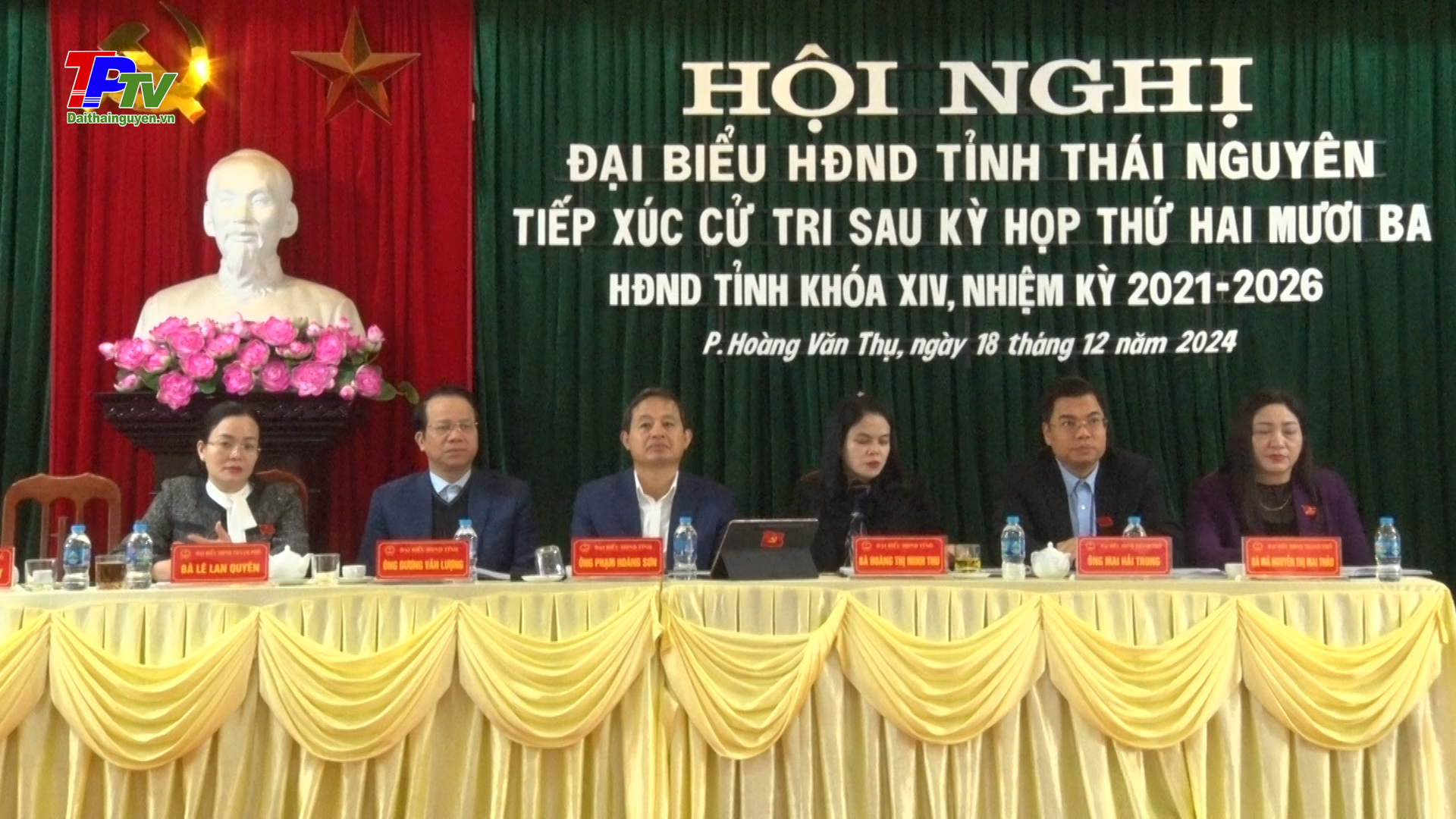 Đại biểu HĐND tỉnh, thành phố tiếp xúc cử tri phường Hoàng Văn Thụ.
