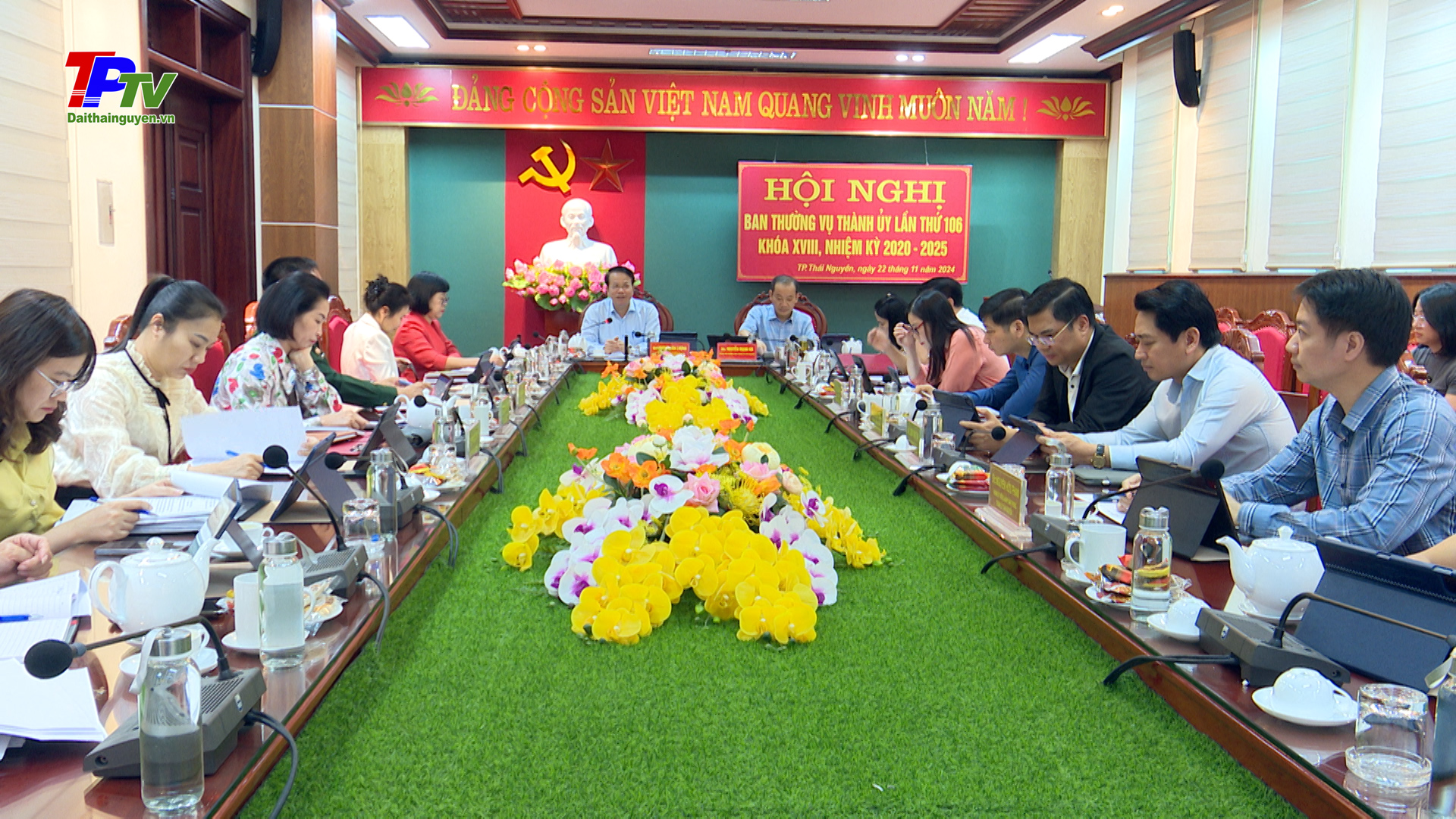 Xây dựng dự thảo Báo cáo chính trị bảo đảm khoa học, sát thực tiễn.
