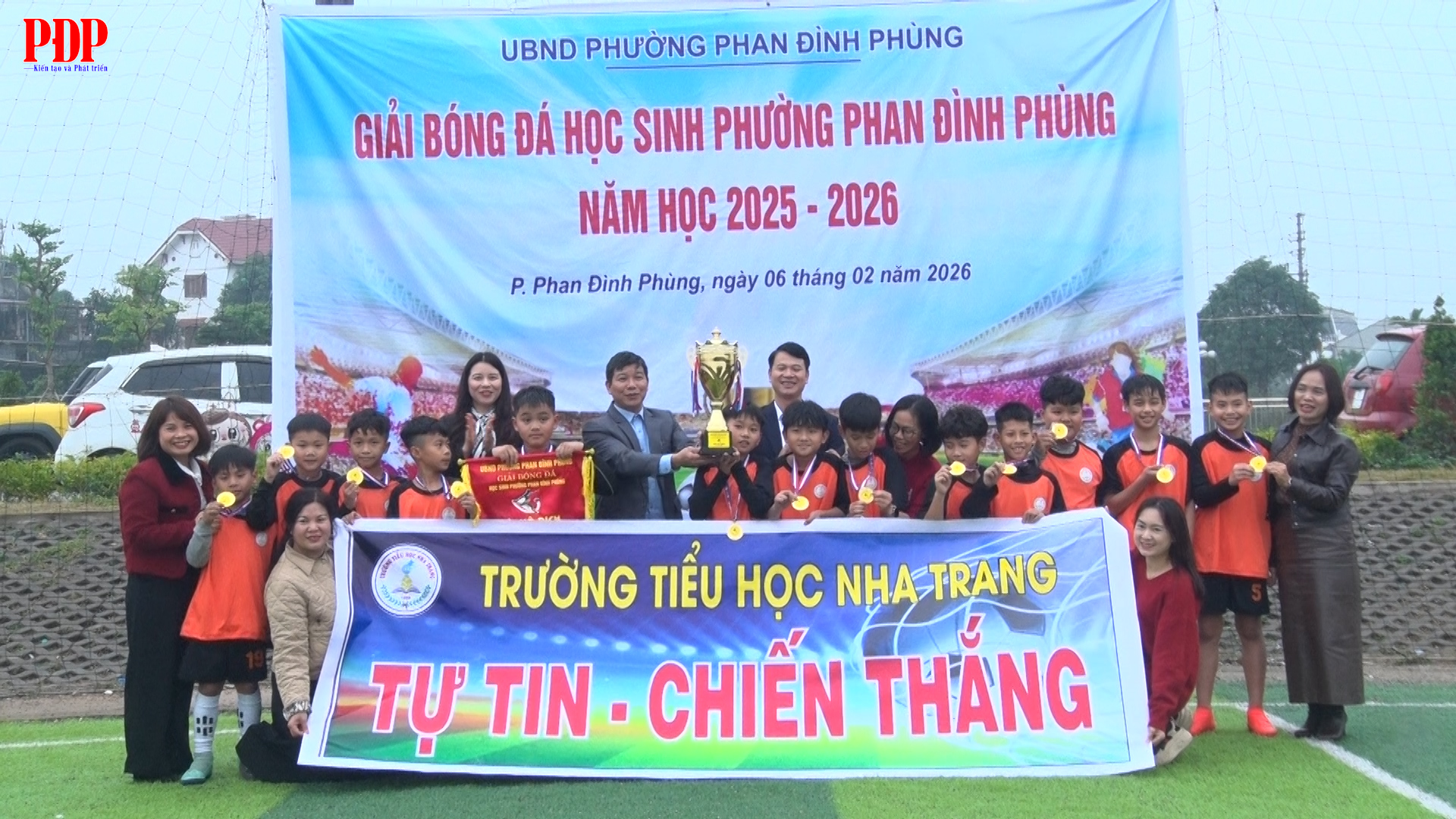 Bế mạc giải bóng đá học sinh phường Phan Đình Phùng năm học 2025 - 2026.