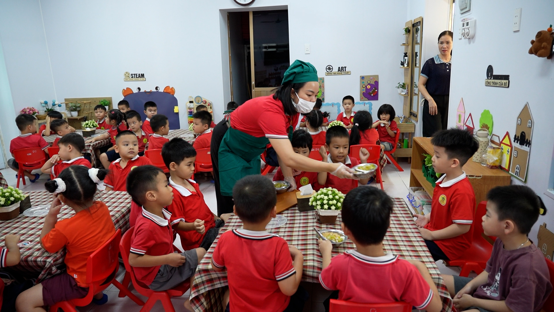 Các trường học trên địa bàn phường Phan Đình Phùng triển khai ăn bán trú trở lại.
