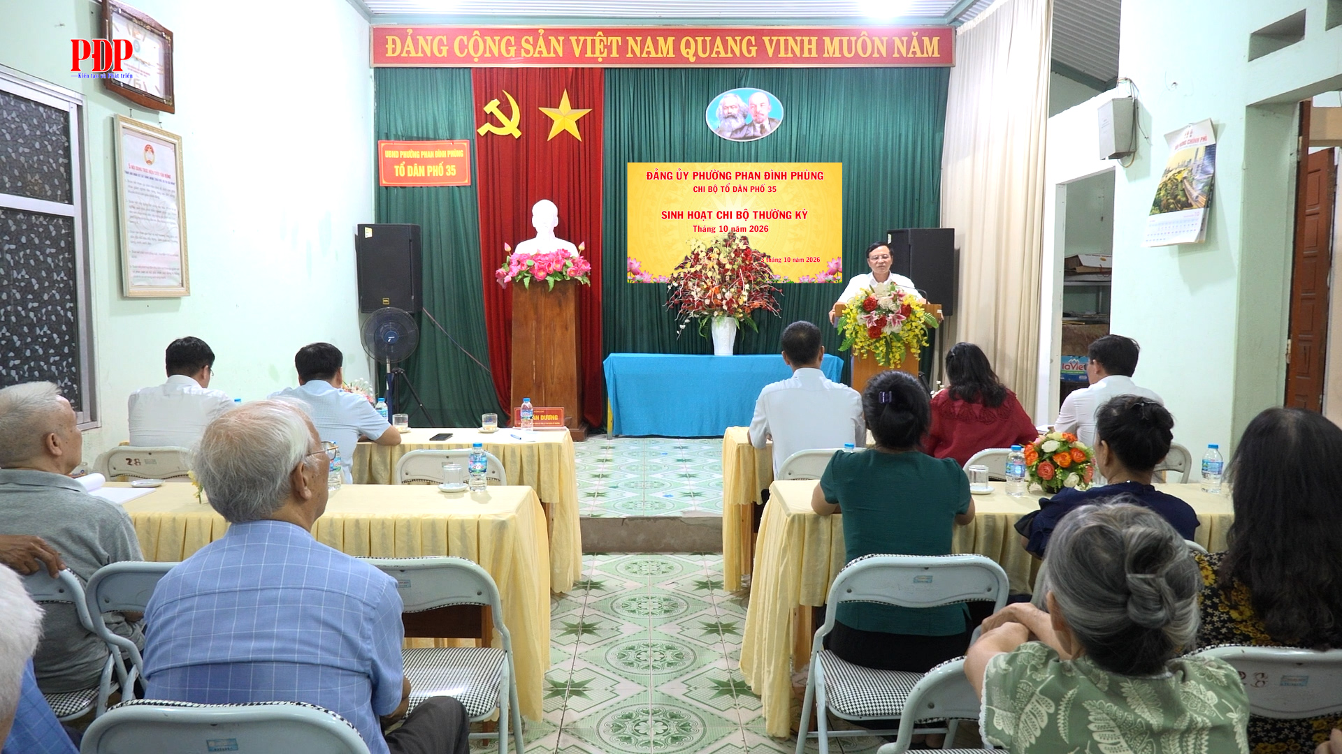 Đồng chí Bí thư Đảng ủy phường Phan Đình Phùng dự sinh hoạt thường kỳ tại Chi bộ tổ dân phố 35