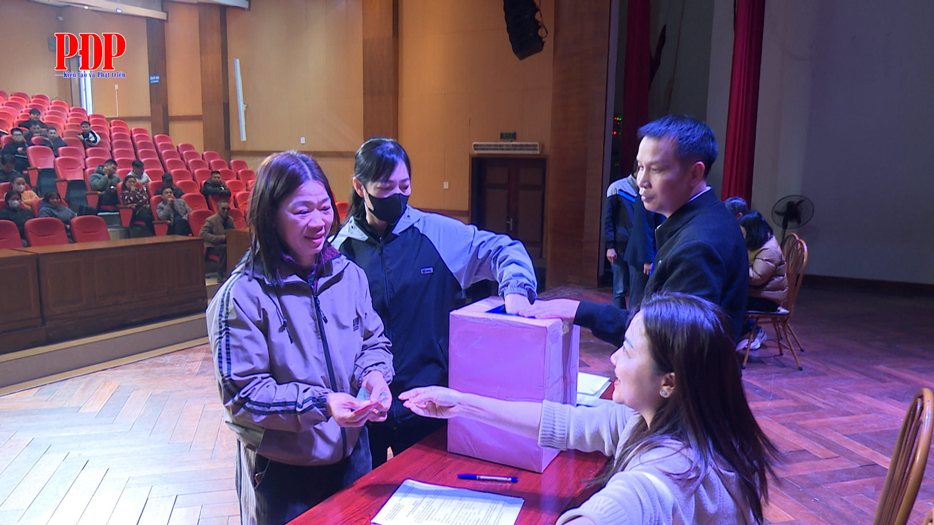 Phường Phan Đình Phùng tổ chức bốc thăm vị trí gian hàng trong Chợ Hoa, chợ Tết Nguyên đán Bính Ngọ 2026
