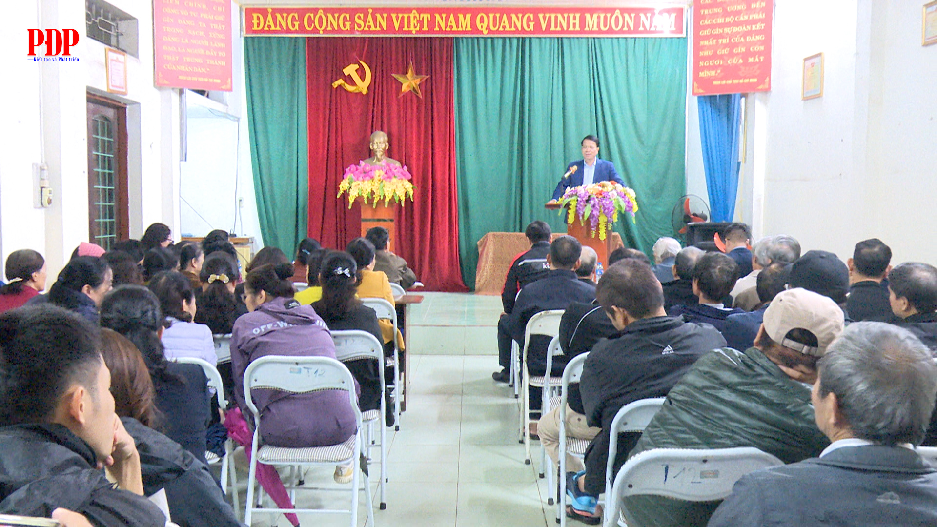 Đồng chí Bí thư Đảng uỷ phường Phan Đình Phùng dự sinh hoạt Chi bộ tổ dân phố 12