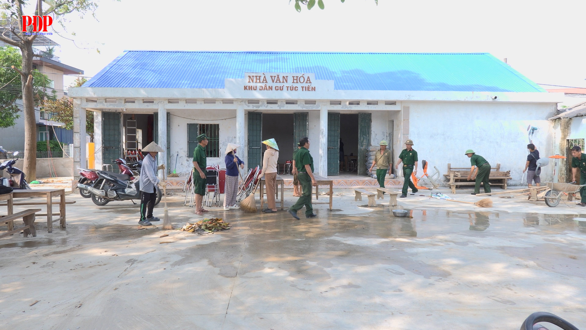 Chung tay cải tạo, sửa chữa nhà văn hóa cơ sở