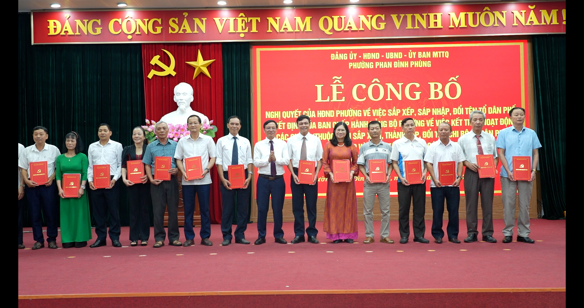Phường Phan Đình Phùng công bố Nghị quyết về việc sắp xếp, sáp nhập, đổi tên tổ dân phố